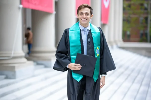 Hong Kong Abre Portas a Estudantes Estrangeiros Vetados em Harvard