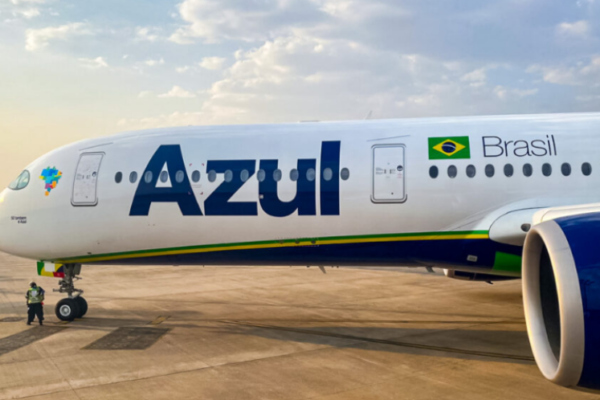 Azul entra com pedido de recuperação judicial nos EUA e ações despencam 30%