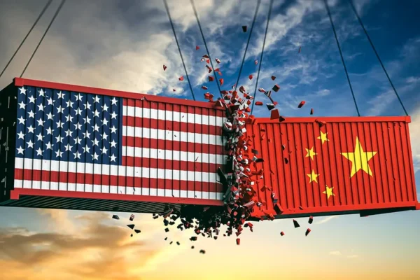 Fretes entre China e EUA Disparam com Incerteza Tarifária e Corrida por Embarques