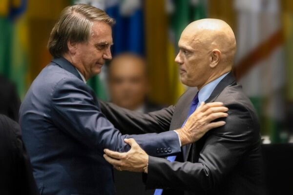 Bolsonaro nega golpe em depoimento ao STF e faz piada com Moraes