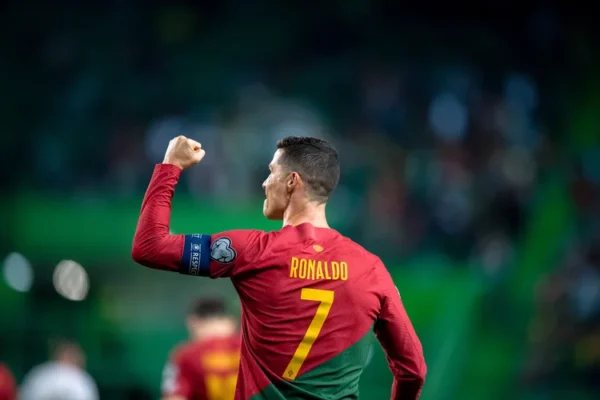 Cristiano Ronaldo fortuna bilionária: do futebol ao império global
