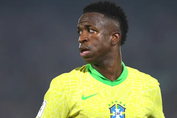 Vini Jr. assume a camisa 10 na estreia de Ancelotti pela Seleção Brasileira